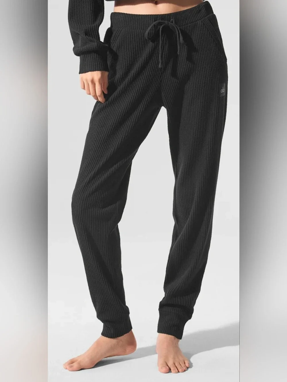 ALO YOGA MUSE RIBBED KNIT JOGGER SWEATPANTS.